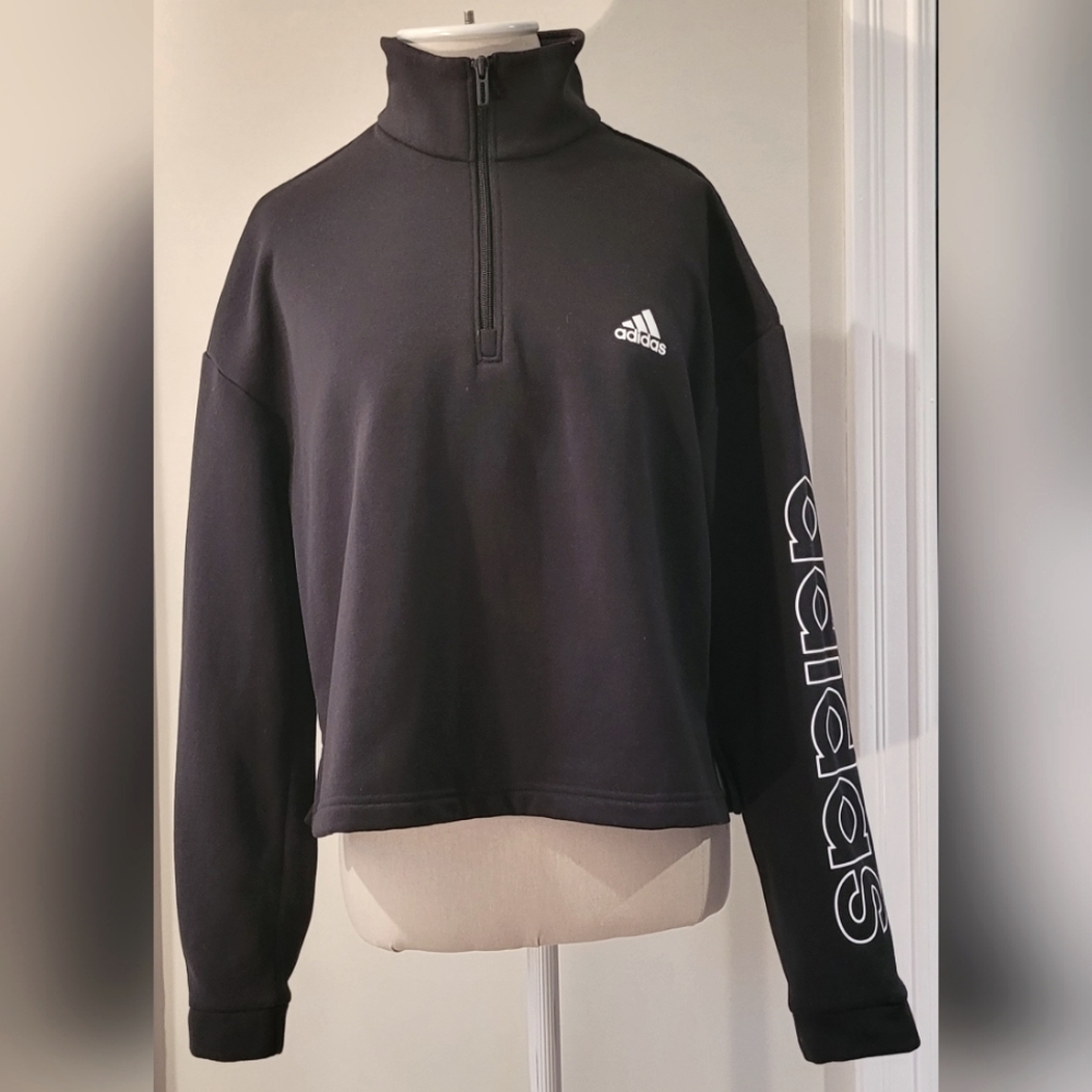 ADIDAS top. Size: S